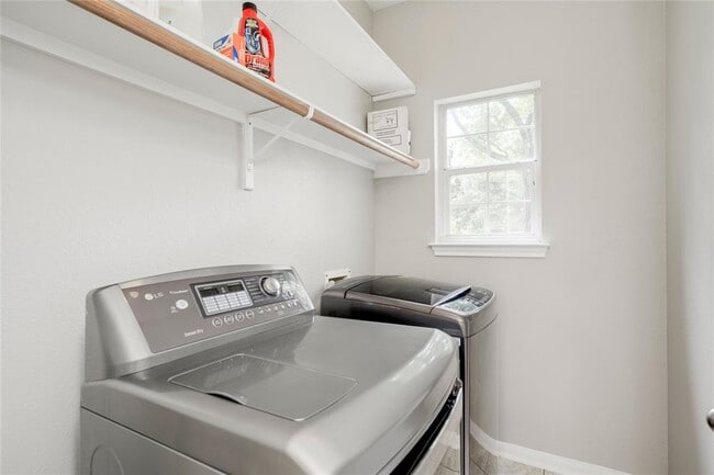 Building Photo - 8106 Longdraw Dr