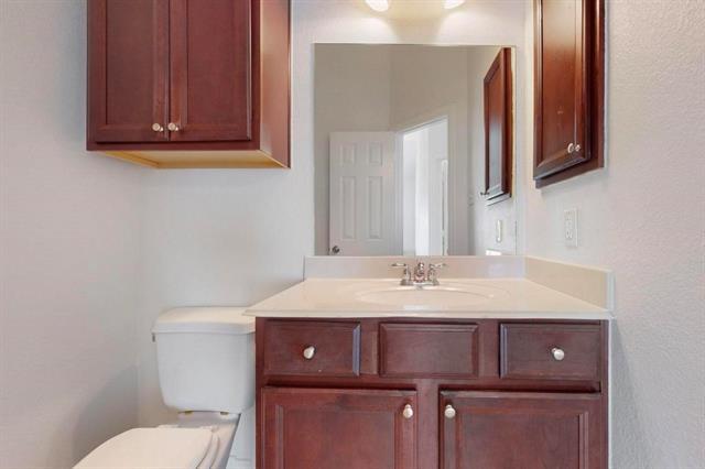 Building Photo - 1720 Bluebird Dr