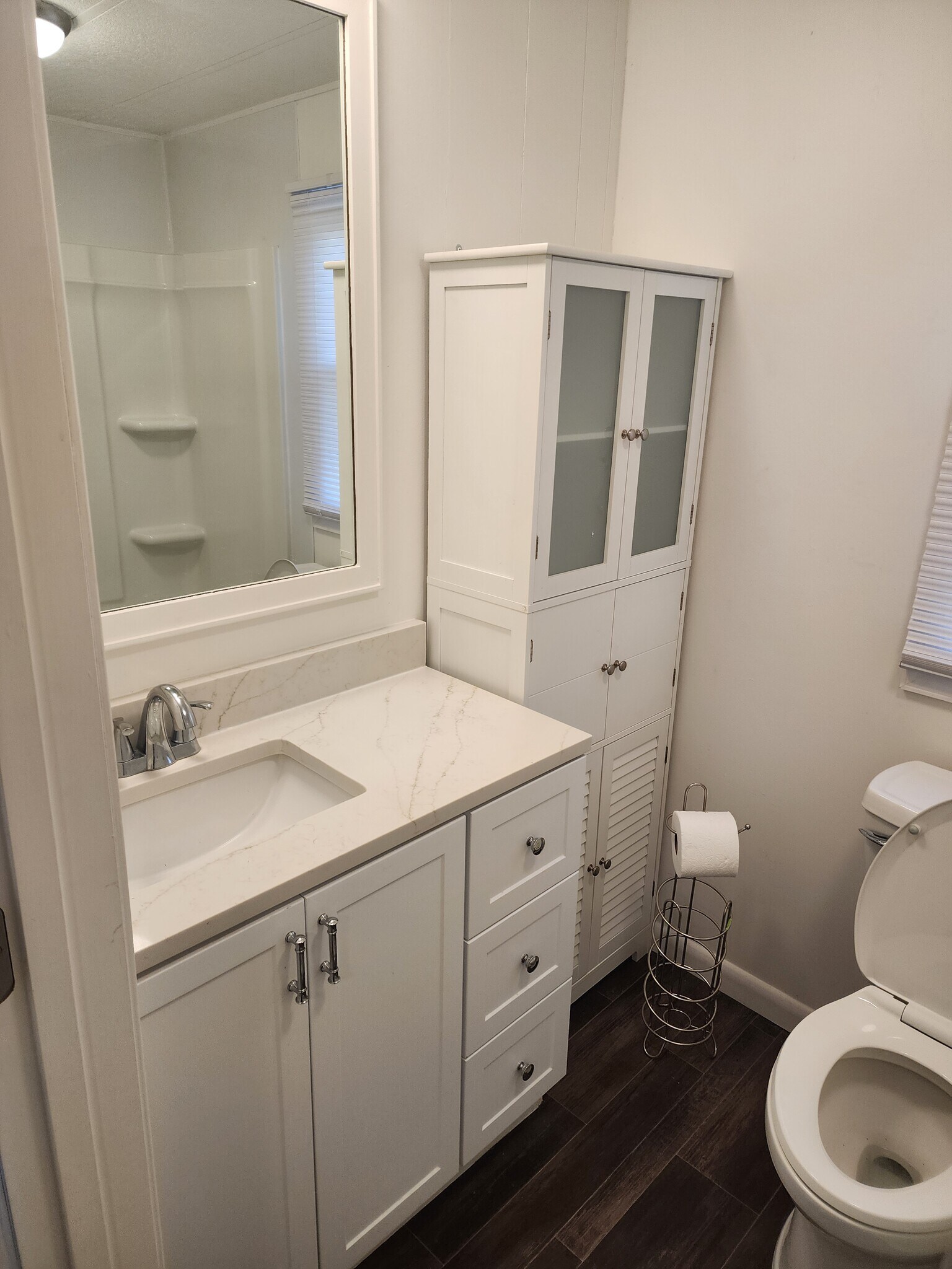 Main Bathroom - 378 Madrid Rd