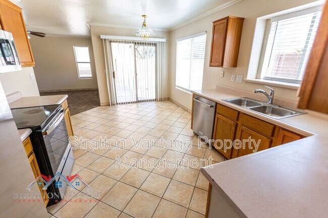 Building Photo - 12721 W Almeria Rd