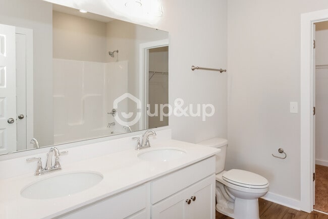 Building Photo - Fantastic 4bd/2ba home! Coming soon!