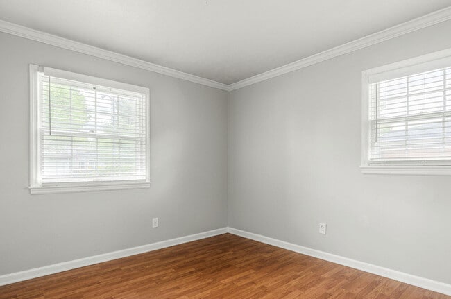 Building Photo - 2404 Silverbrook Ave