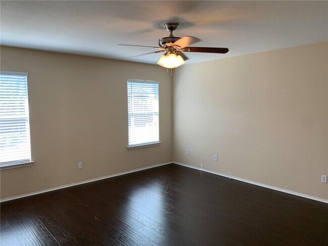Building Photo - 717 Morgan Dr