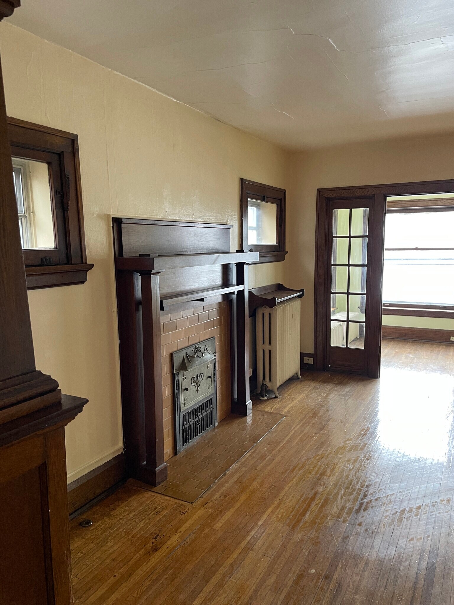 Living room - 414 Floyd St