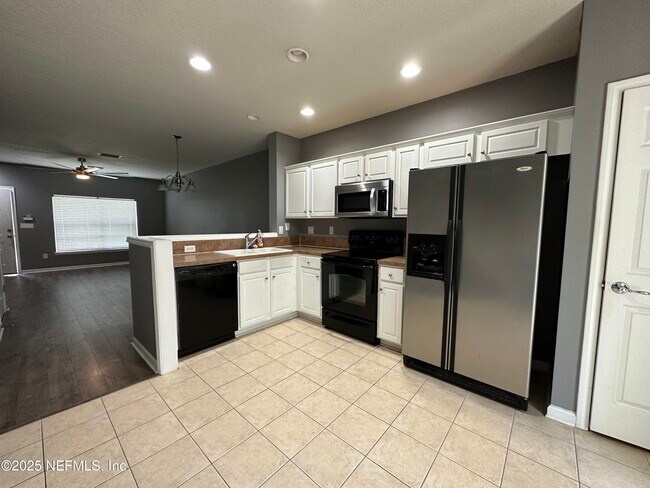 Building Photo - 8145 Summerside Cir