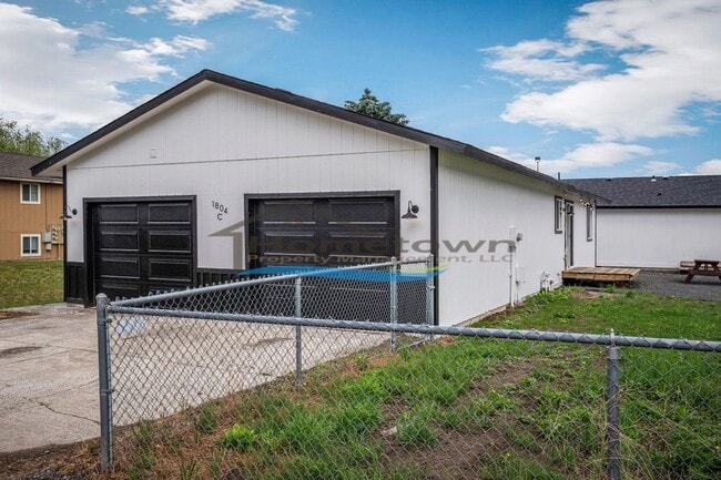 Building Photo - 1804 E Coeur D Alene Ave