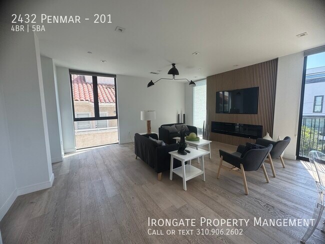 Building Photo - 2432 Penmar-201