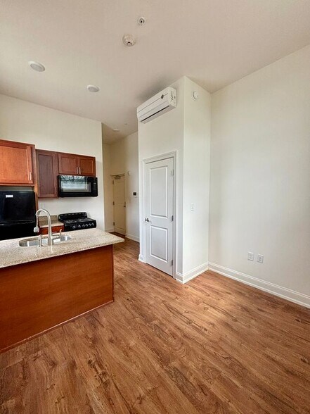 Building Photo - 591 Terrace Blvd