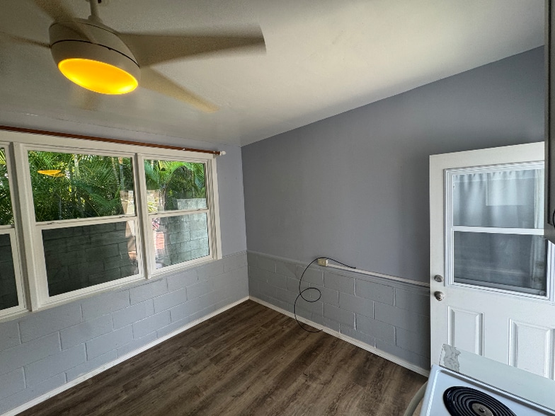 Building Photo - 1345 Akaiki St