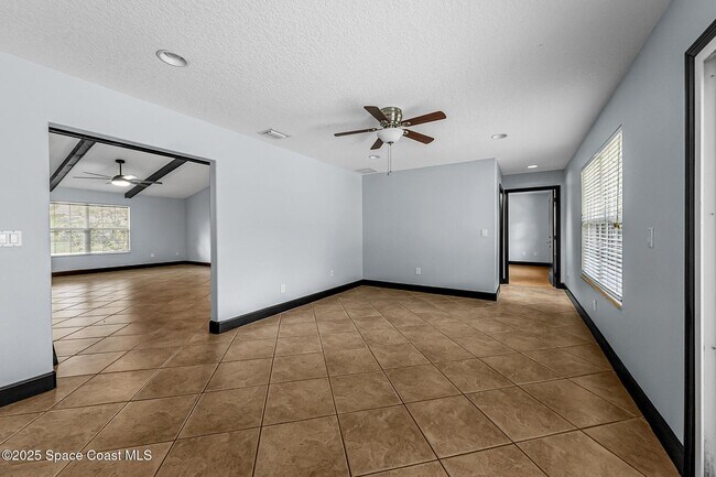 Building Photo - 915 Kenmore St NW