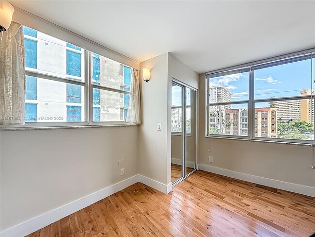 Building Photo - 401 N Riverside Dr