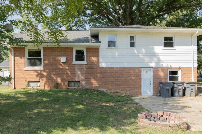 Building Photo - 740 Hoosier Ave