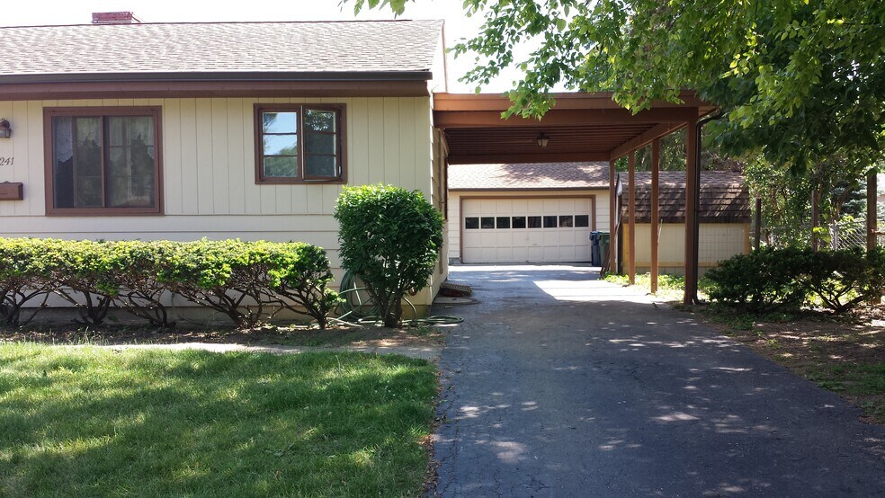 Building Photo - 5241 Wakefield Dr