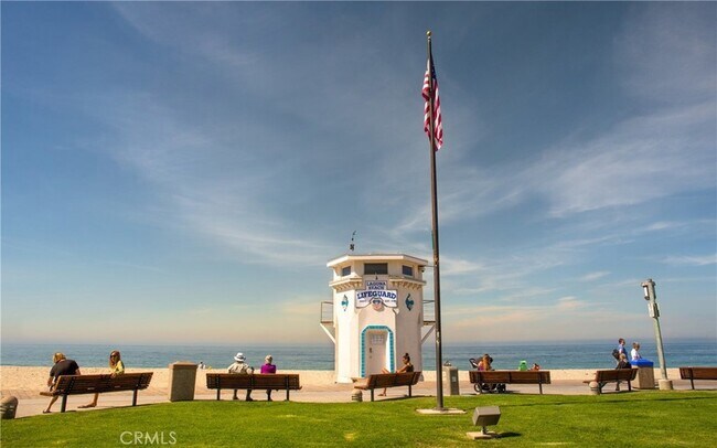 Building Photo - 327 3rd St