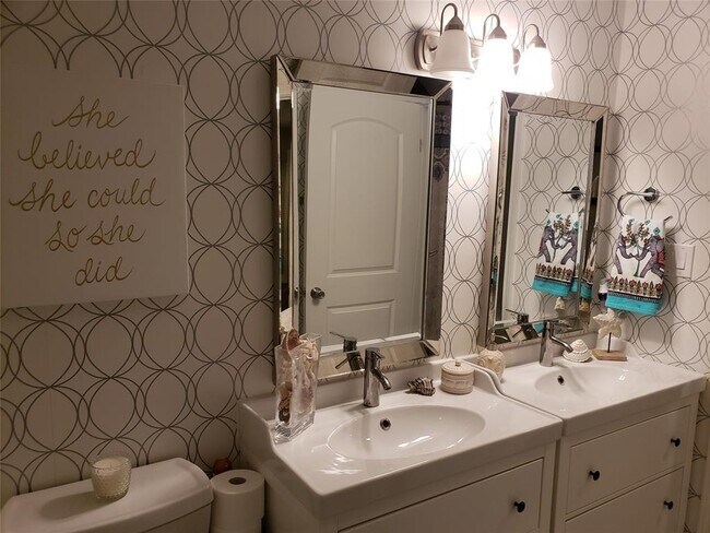 Building Photo - 128 Long Wood Ave