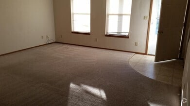 Building Photo - Maquoketa Townhome