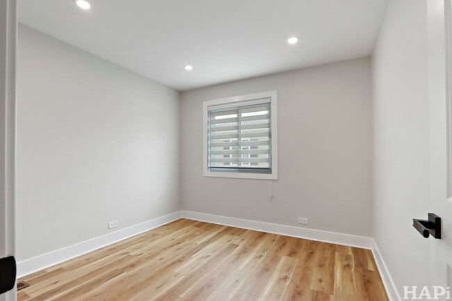 Building Photo - 1335 Cove Dr