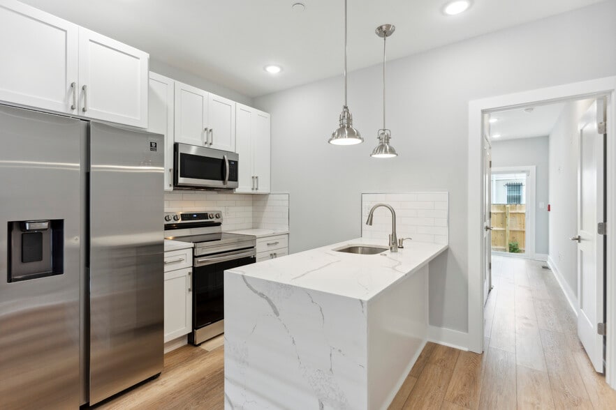 Building Photo - 1911 E Huntingdon St