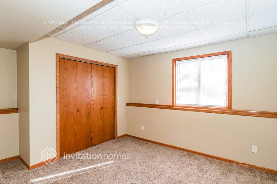 Building Photo - 3873 Hale Ave N