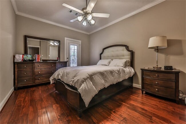 Building Photo - 1005 Memorial Village Dr