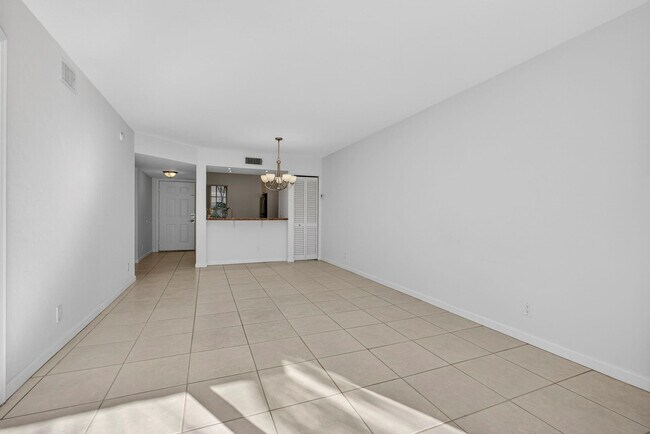 Building Photo - 1120 Lake Shore Dr