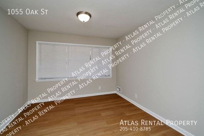 Building Photo - 1055 Oak St