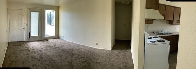 Building Photo - West Valley Town home - Large Backyard!