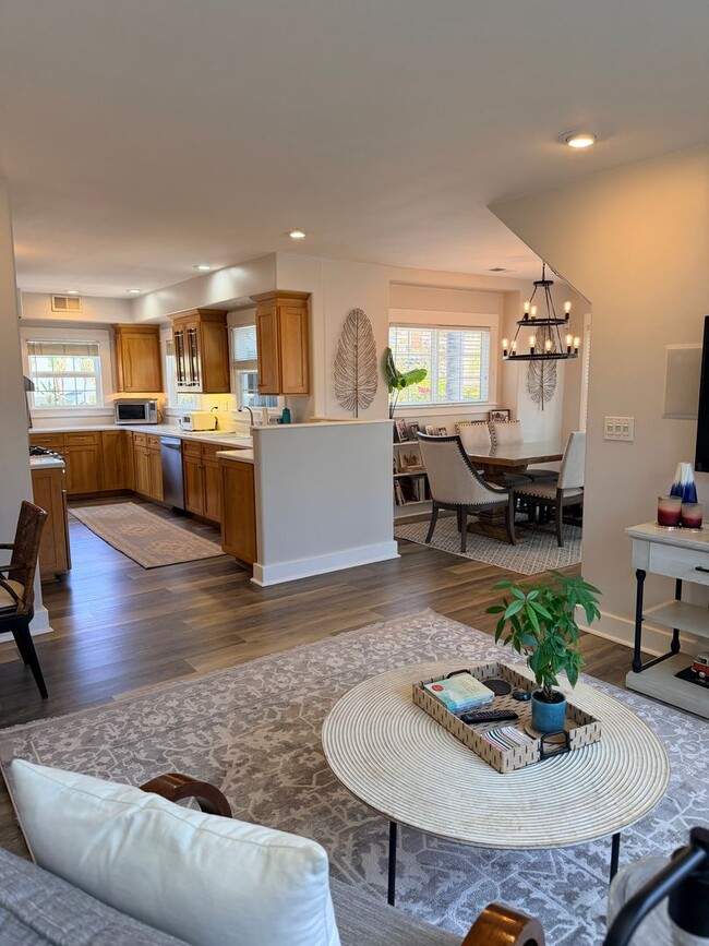 Building Photo - 3 Bedroom, 2 Bathroom Home in University Heights
