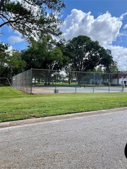 Building Photo - 1525 SE 25th St