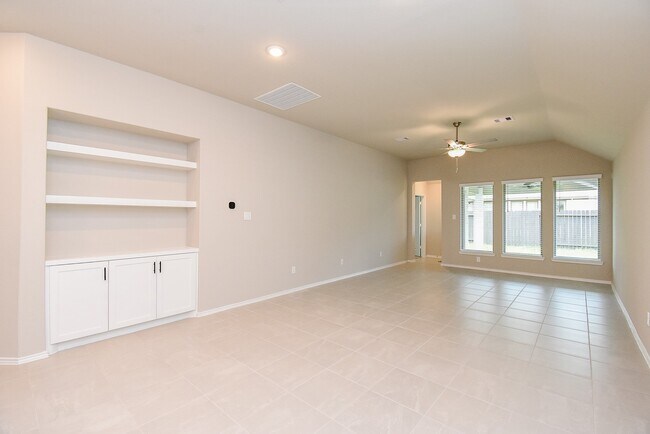 Building Photo - 8930 Field Daisy Ct