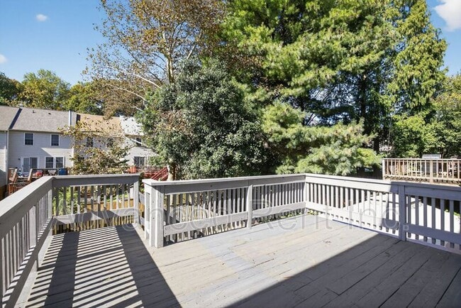 Building Photo - 339 Overlea Pl