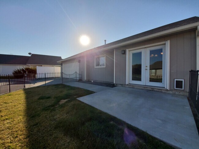 Building Photo - 2421 S Arthur Ct