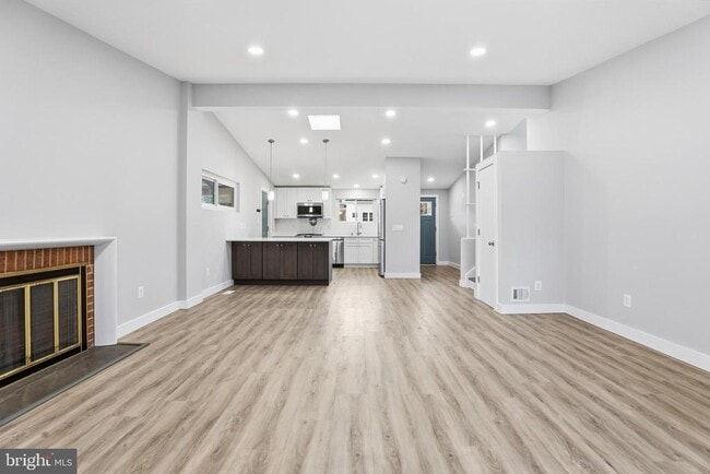 Building Photo - 6616 Beverly Ave