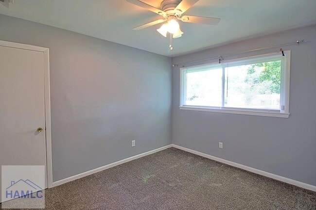 Building Photo - 511 Red Oak Rd