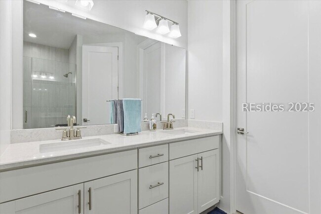 Building Photo - 119 Blue Starfish Ln