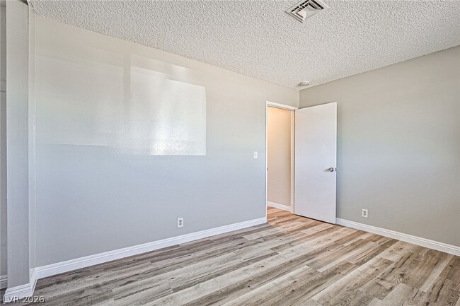 Building Photo - 1320 Robin St