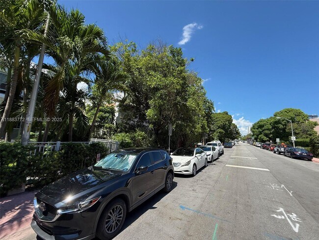 Building Photo - 1528 Drexel Ave