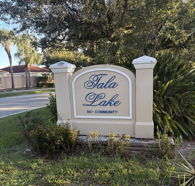 Building Photo - 4008 Oakview Dr