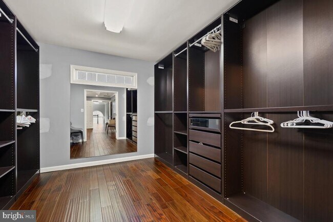 Building Photo - 6355 Highgrove Park Ct