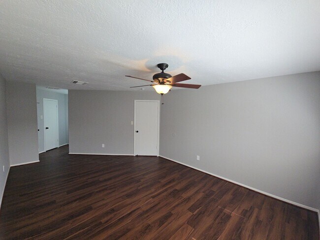 Building Photo - 19415 Southaven Dr