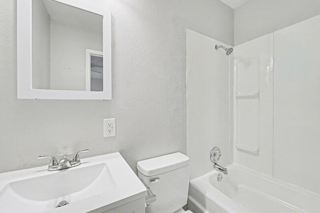 Building Photo - 1045 Happy Holw