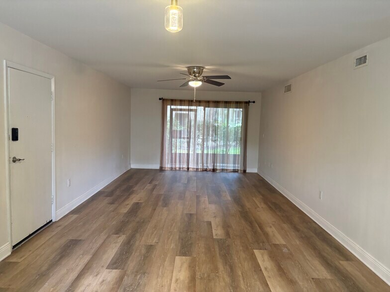 Building Photo - 3802 N Lake Dr