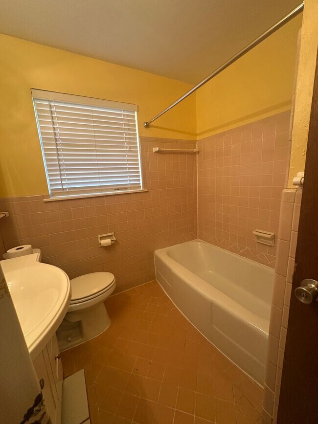 Building Photo - 2524 Eagle Dr