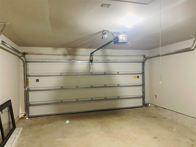 Building Photo - 719 Ashley Falls Ln