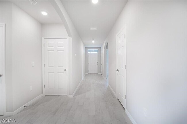 Building Photo - 1705 NW 31st Pl