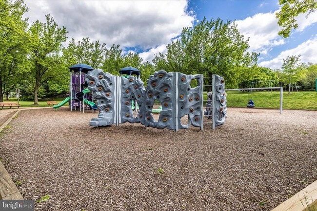 Building Photo - 106 Lamont Ln