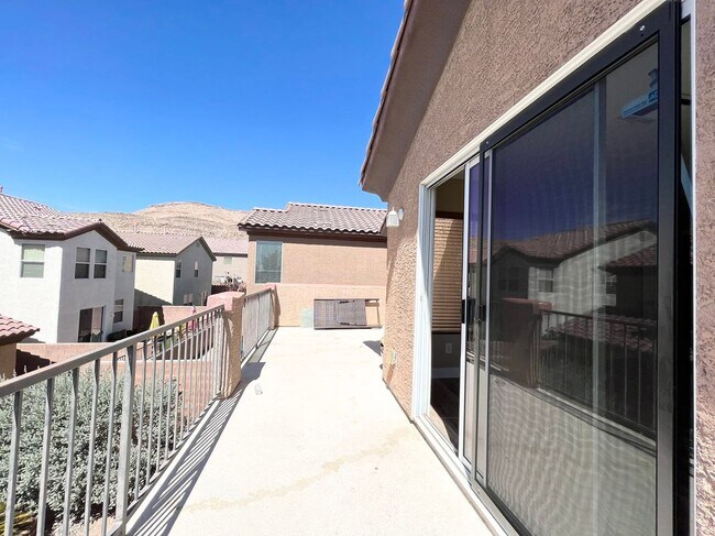 Building Photo - Beautiful 4-bedroom, 2.5-bathroom house