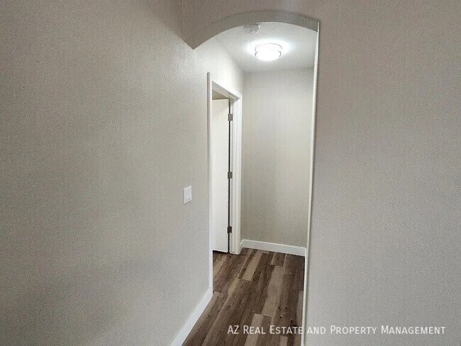 Building Photo - 8642 W Echo Ln