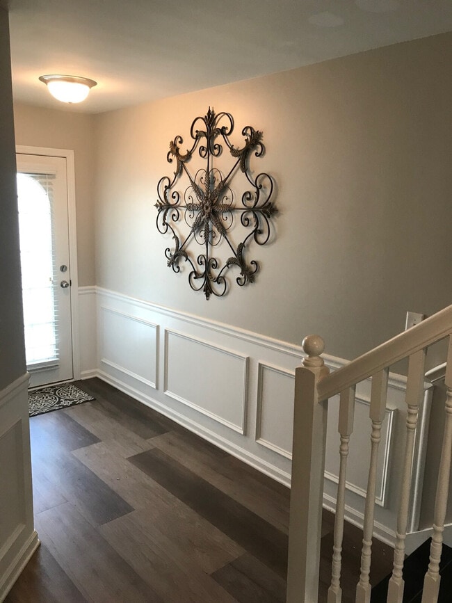 Building Photo - 327 Hidden Creek Ln