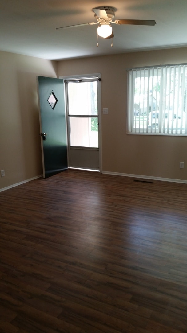 Building Photo - Great 3 bedroom 2 bath rancher at an amazi...